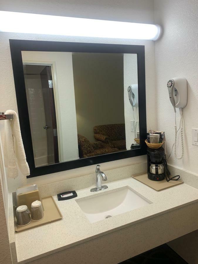 מלון Super 8 By Wyndham Hillsboro Tx מראה חיצוני תמונה